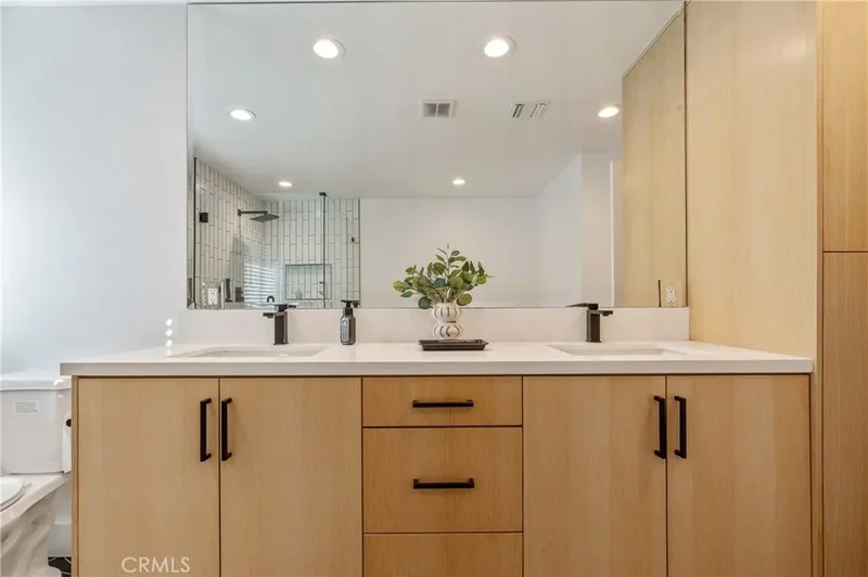 23534 Aetna St, Woodland Hills, CA 91367, Los Angeles, California, United States. - Photo 48