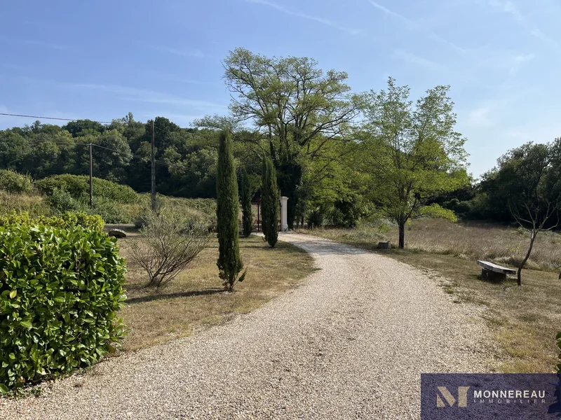 Montguyon, Nouvelle-Aquitaine, France. - Photo 13