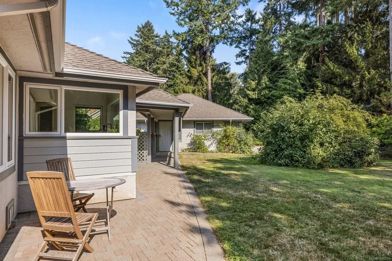 2693 MacDonald Dr E, Saanich, British Columbia, Canada. - Photo 41