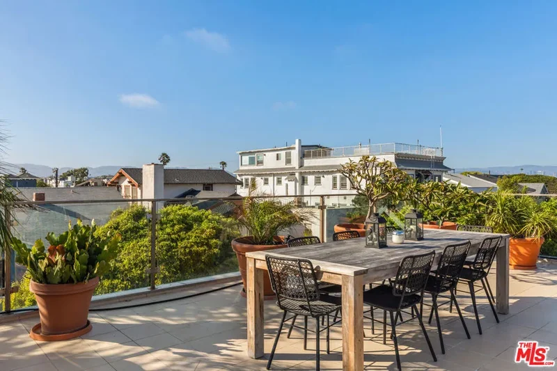 24 Clubhouse Avenue, Los Angeles, California, United States. - Photo 36