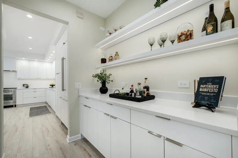 123 W Oak Street #K, Chicago, Illinois, United States. - Photo 12