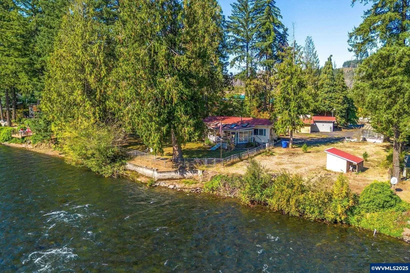 SingleFamily for sale in Lyons