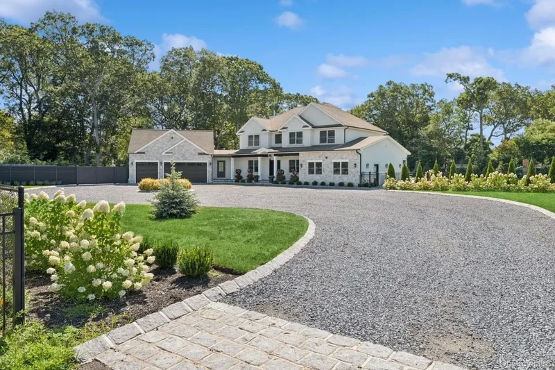 260 Clay Pitts Road, East Northport, NY, 11731, USA, East Northport, New York, United States. - Photo 9