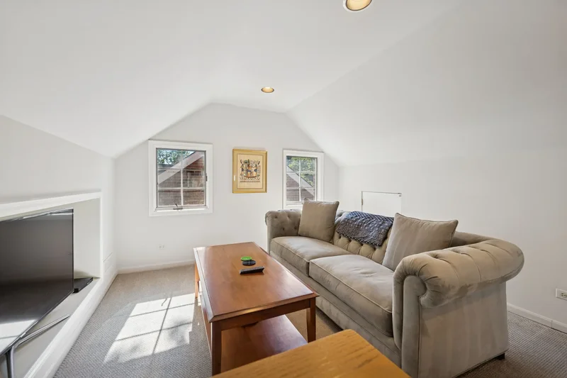 2754 Ridge Avenue , Evanston, IL 60201, Evanston, Illinois, United States. - Photo 31