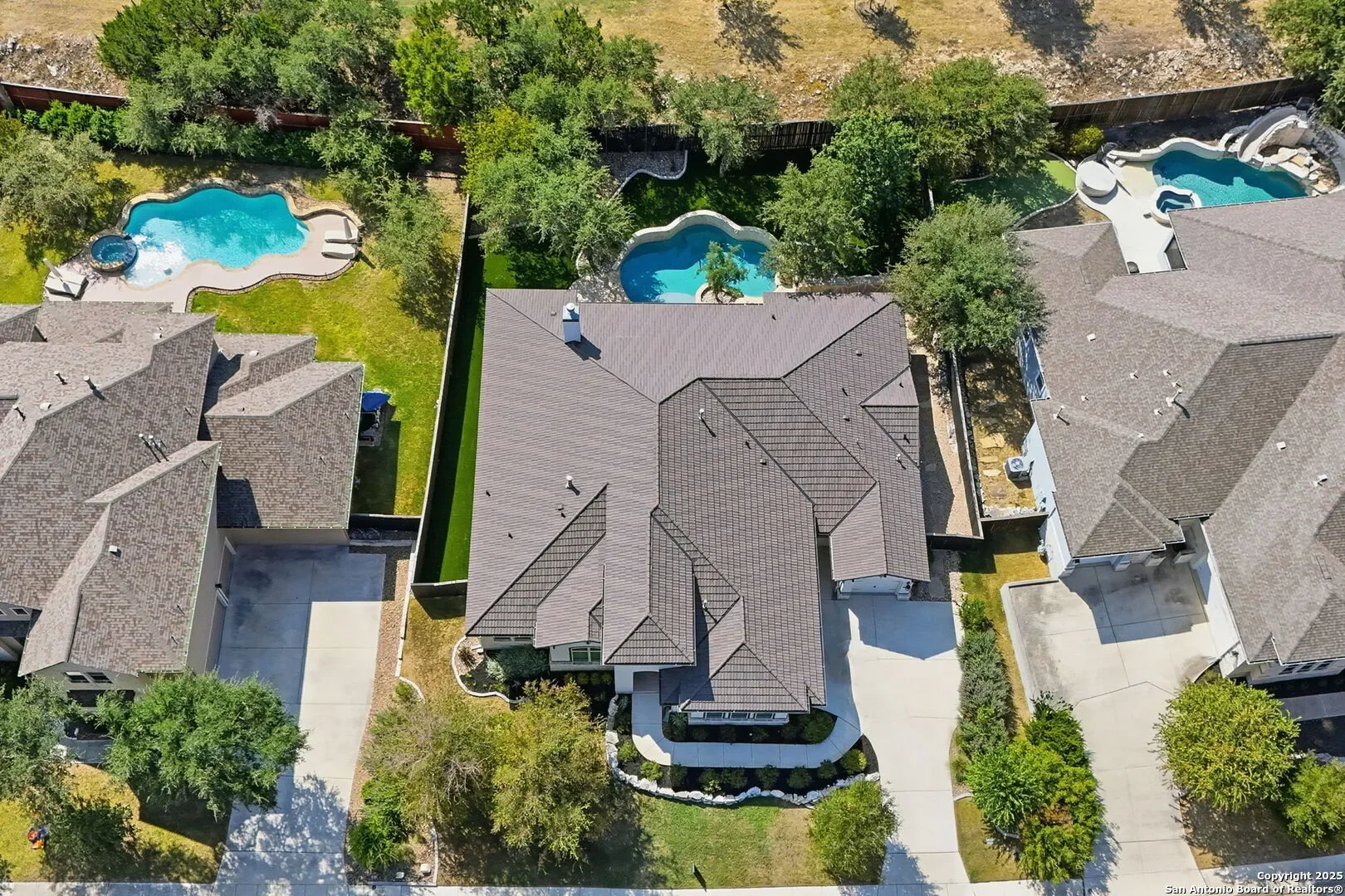 Exterior photo 6