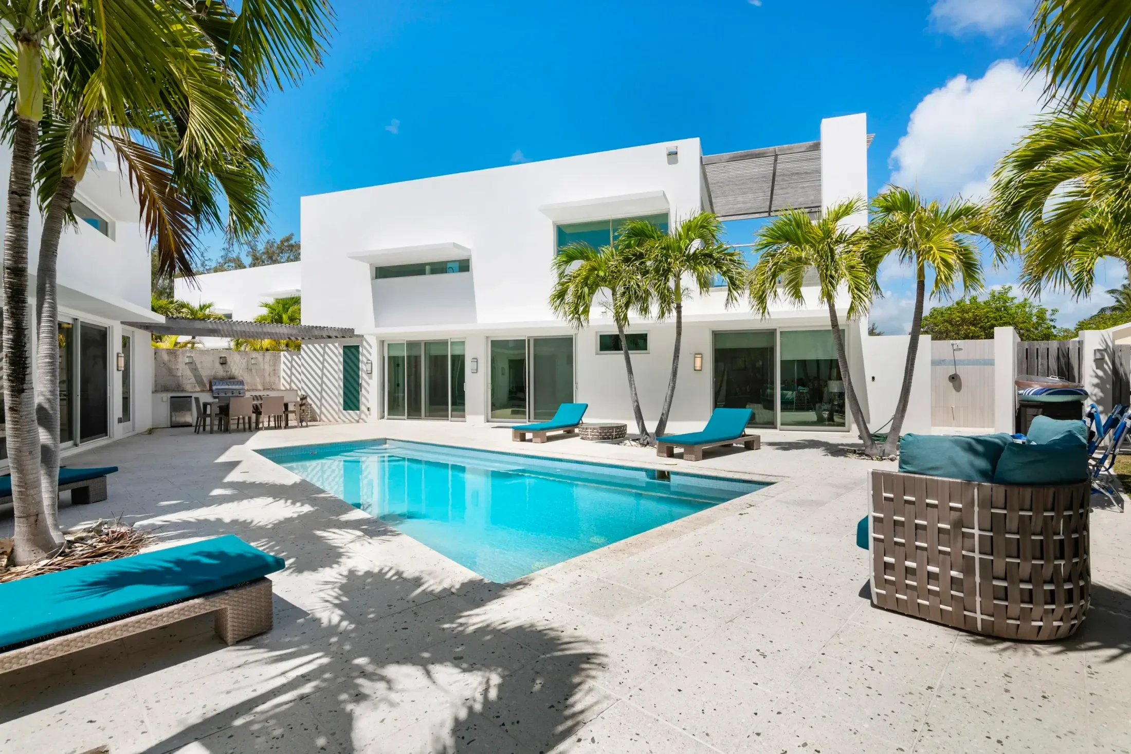 Exterior photo 3