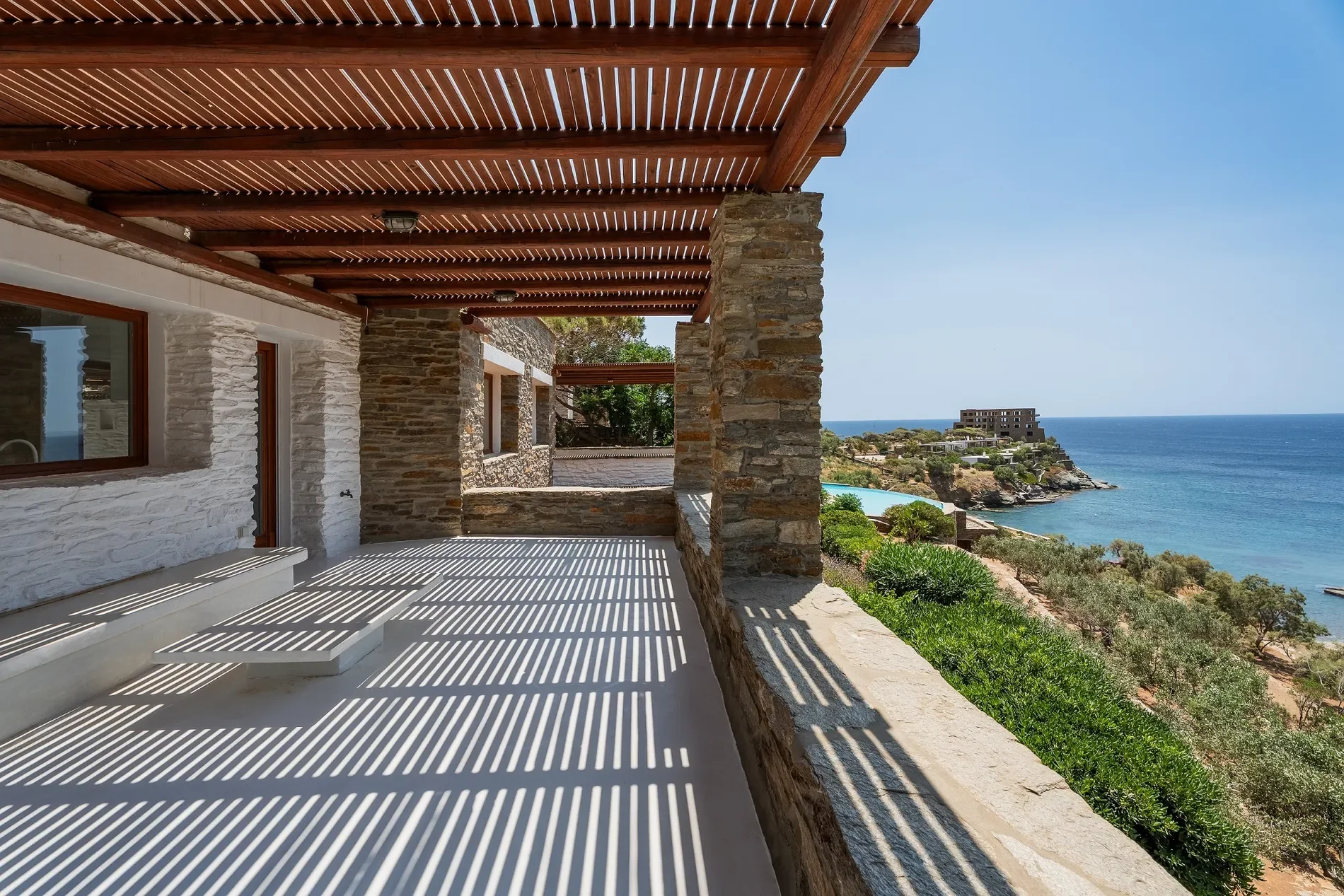 Exterior photo 2