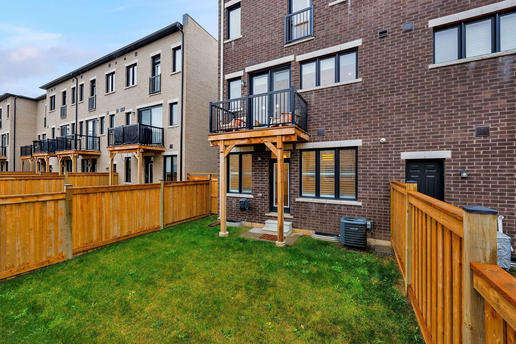 Exterior photo 4