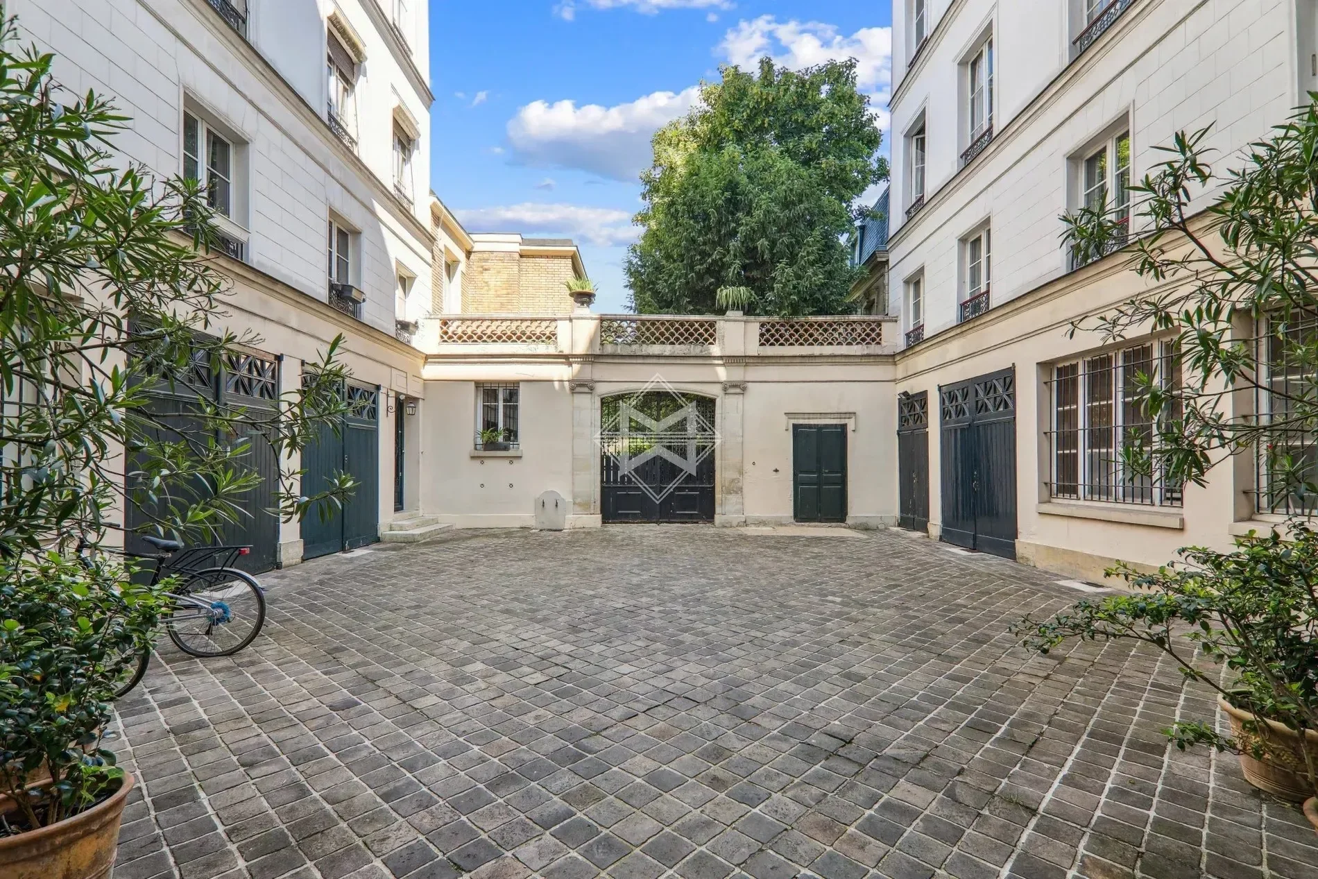 Luxury apartment in excellent condition.