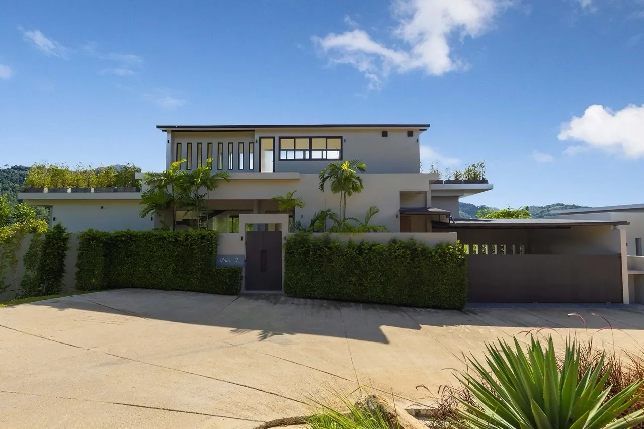Exterior photo 4