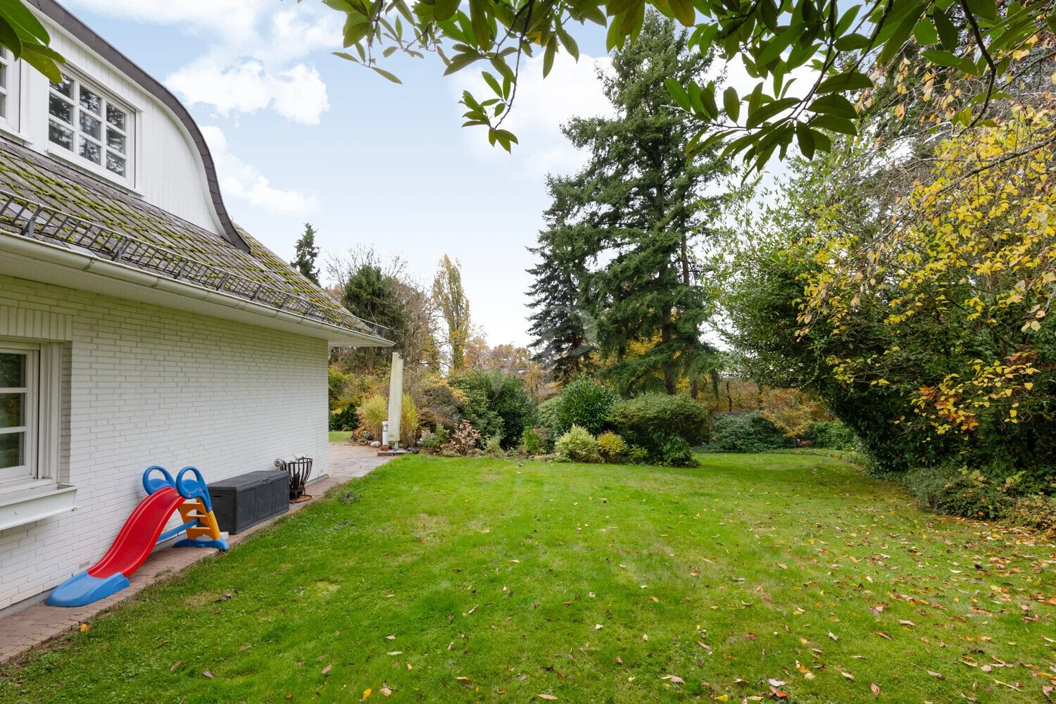 Exterior photo 4