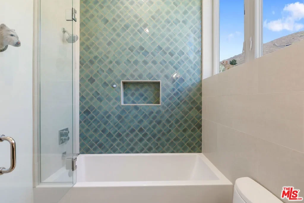 34067 Mulholland Highway, Malibu, California, United States. - Photo 13