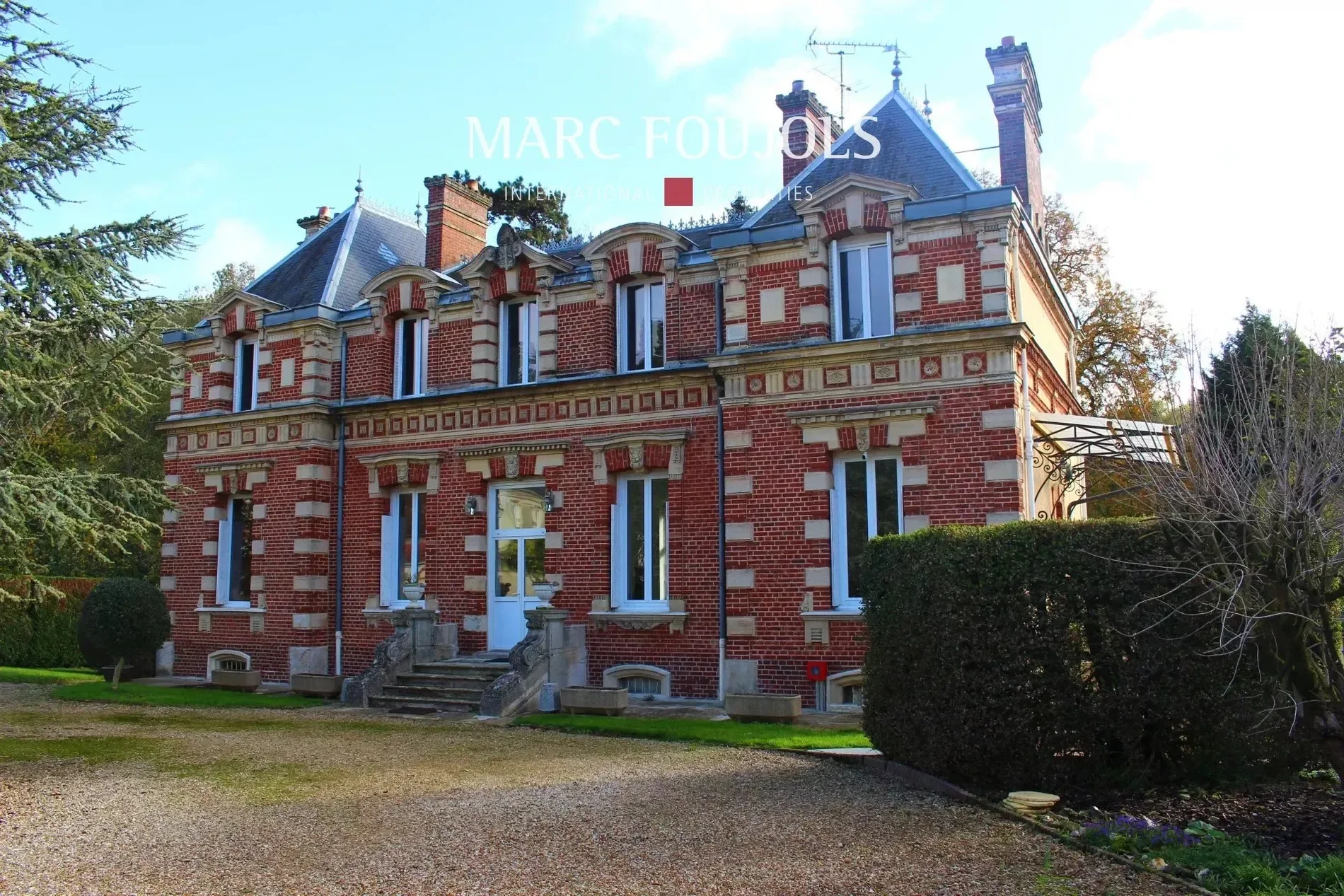 Exterior photo 4