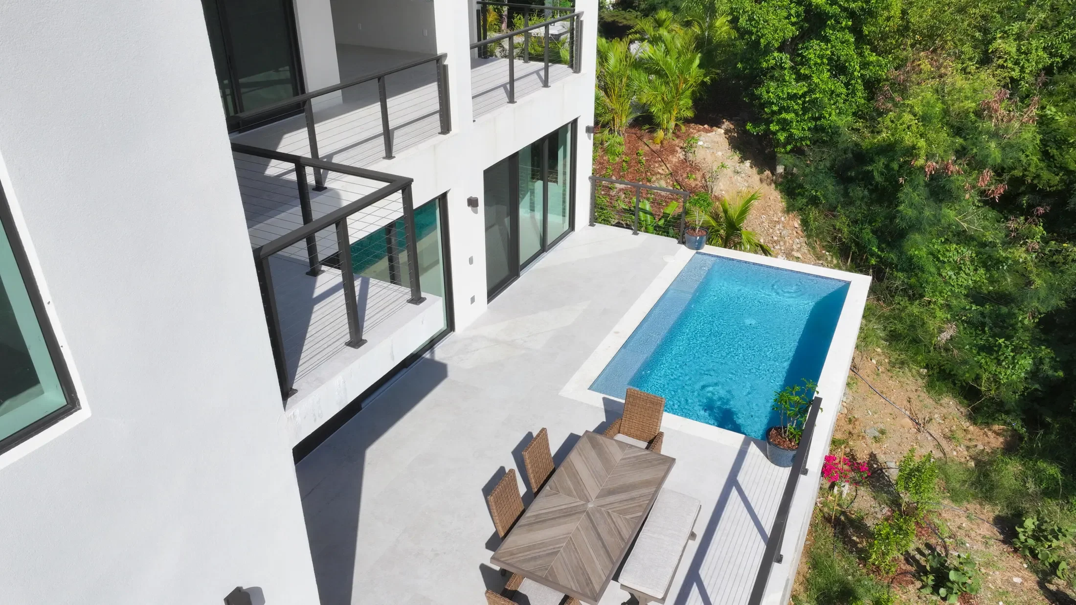 Exterior photo 8