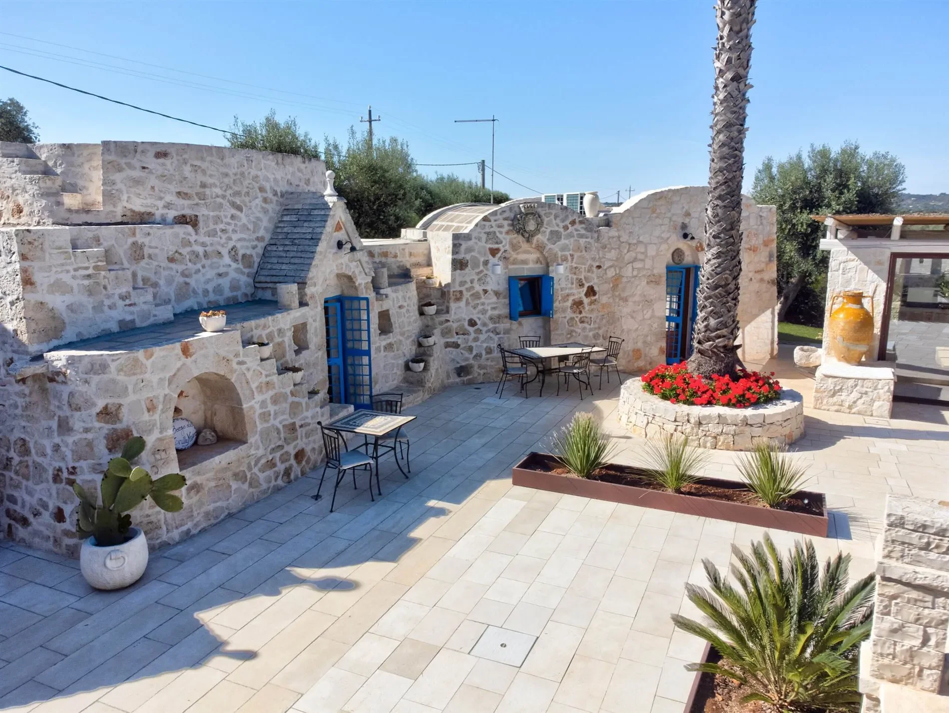 Exterior photo 3