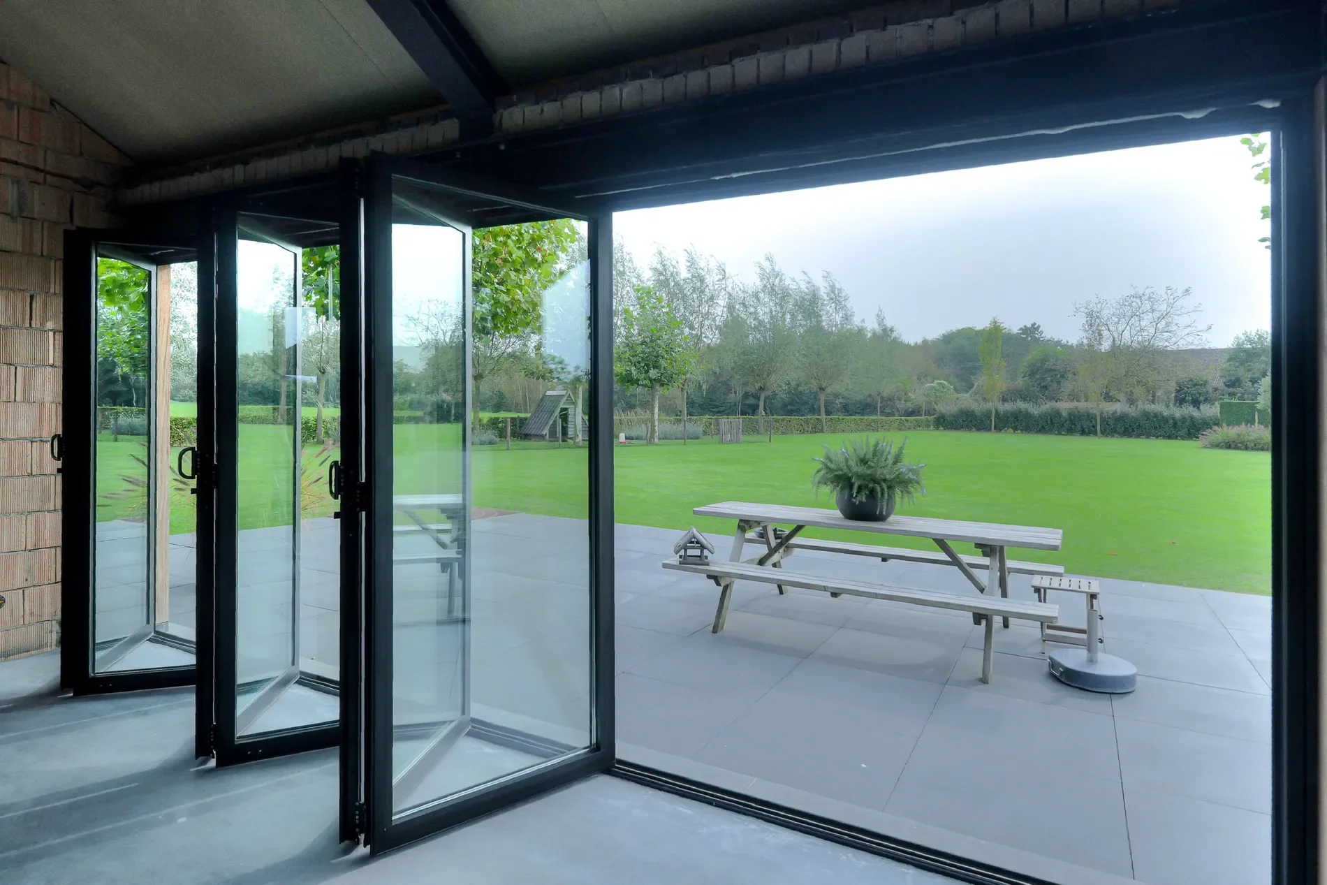Exterior photo 6