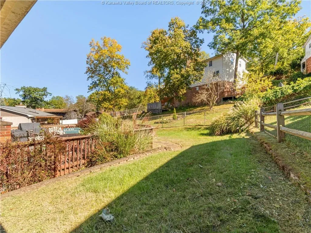 822 Whispering Way, South Charleston, WV 25303, Charleston, West Virginia, United States. - Photo 4