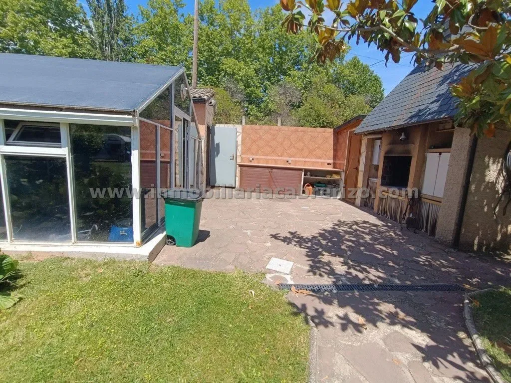 Exterior photo 9