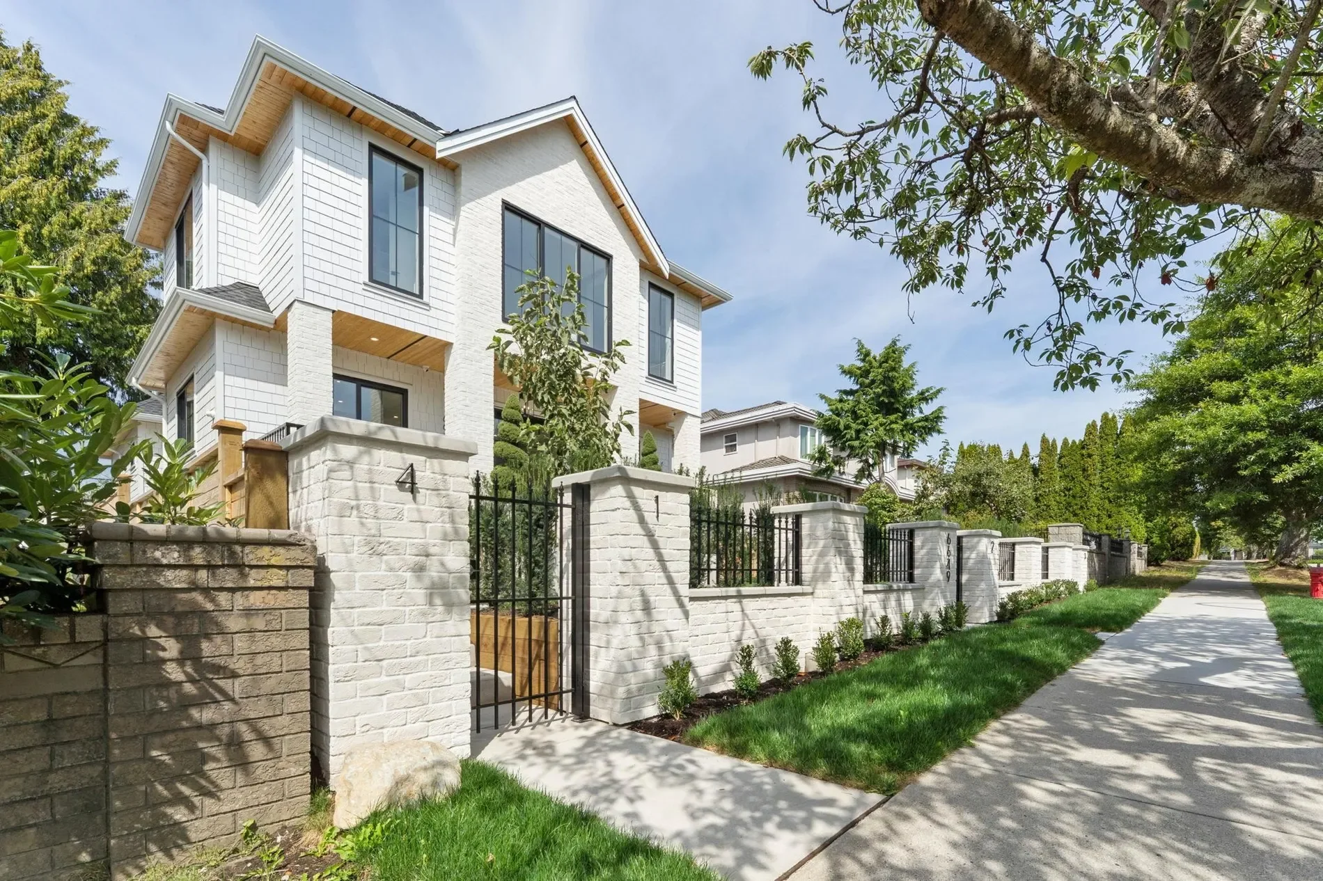 Exterior photo 3