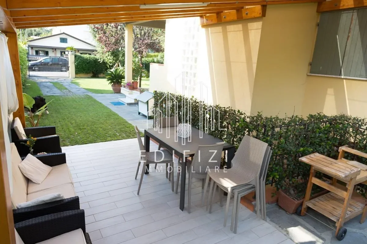 Exterior photo 6