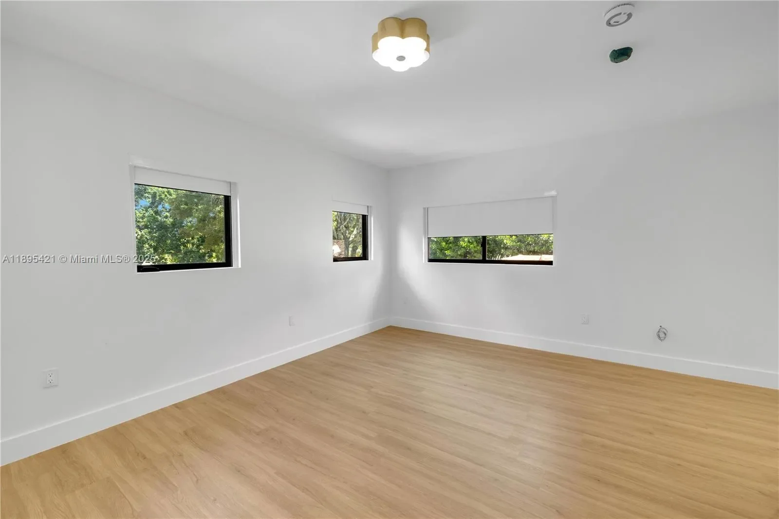 1132 NE 101ST St, Miami, Florida, United States. - Photo 9