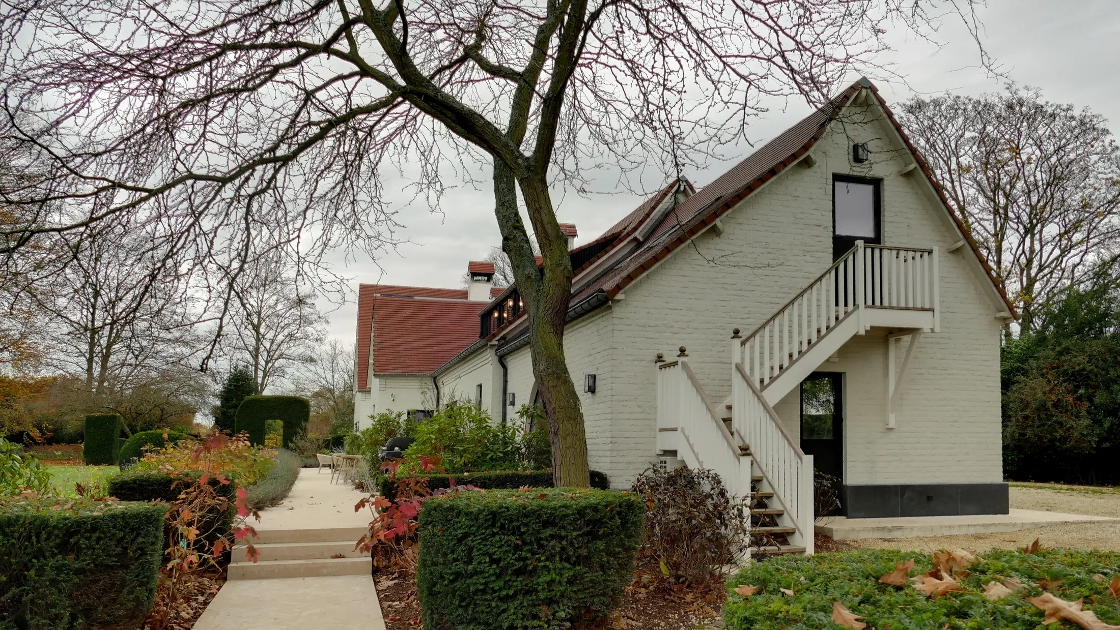 Exterior photo 5