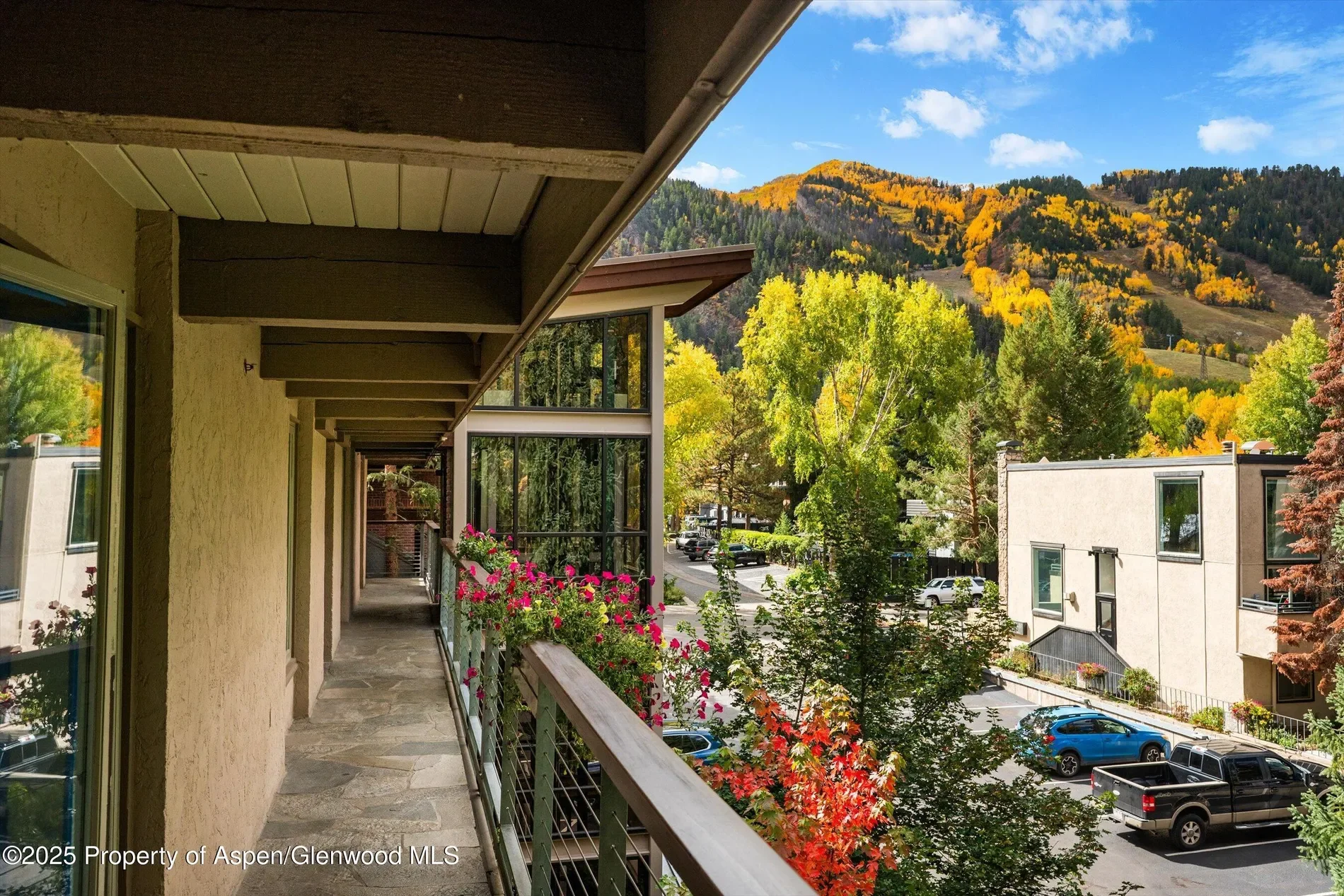 Exterior photo 4