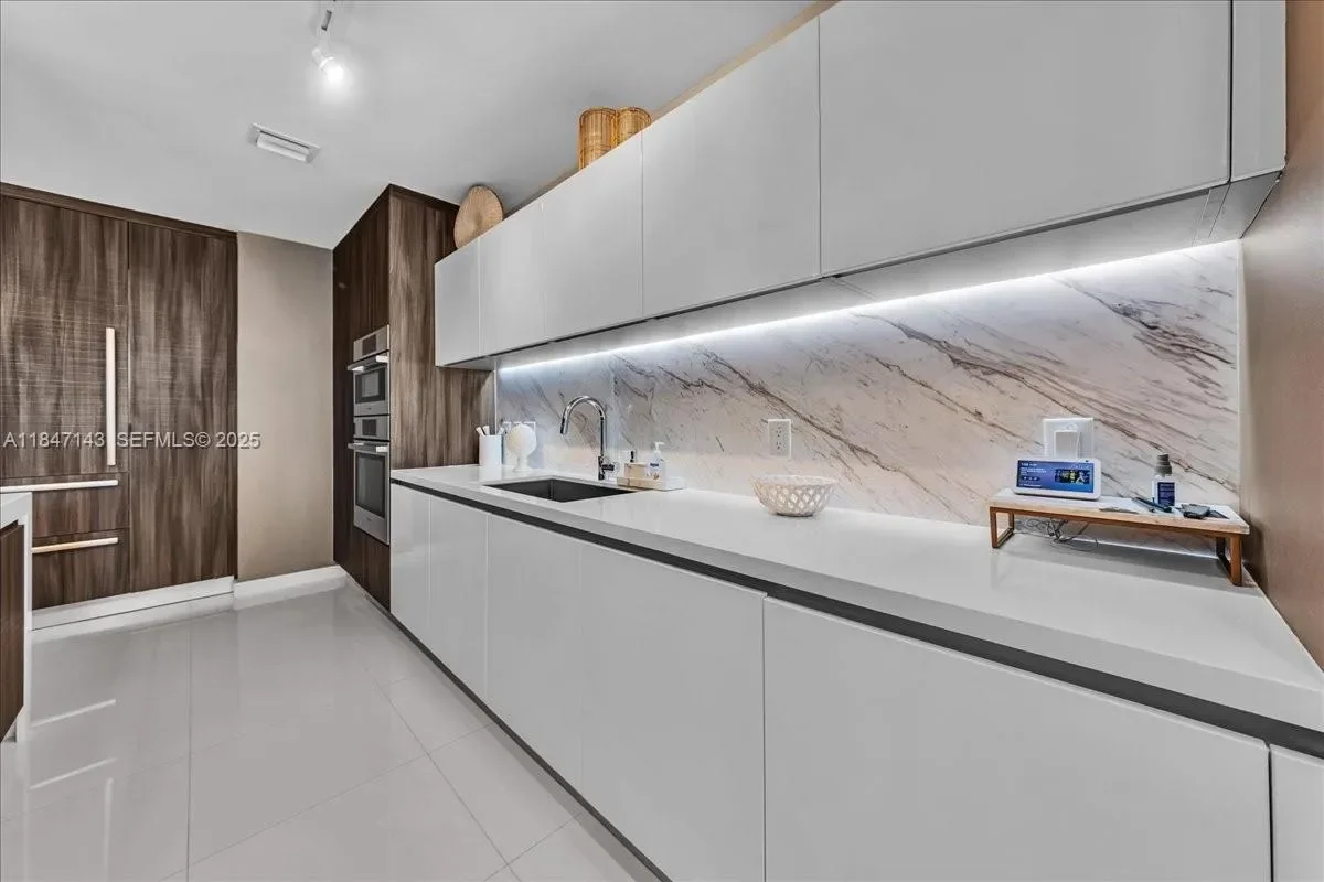 851 NE 1st Ave #3711, Miami, FL 33132, Miami, Florida, United States. - Photo 19