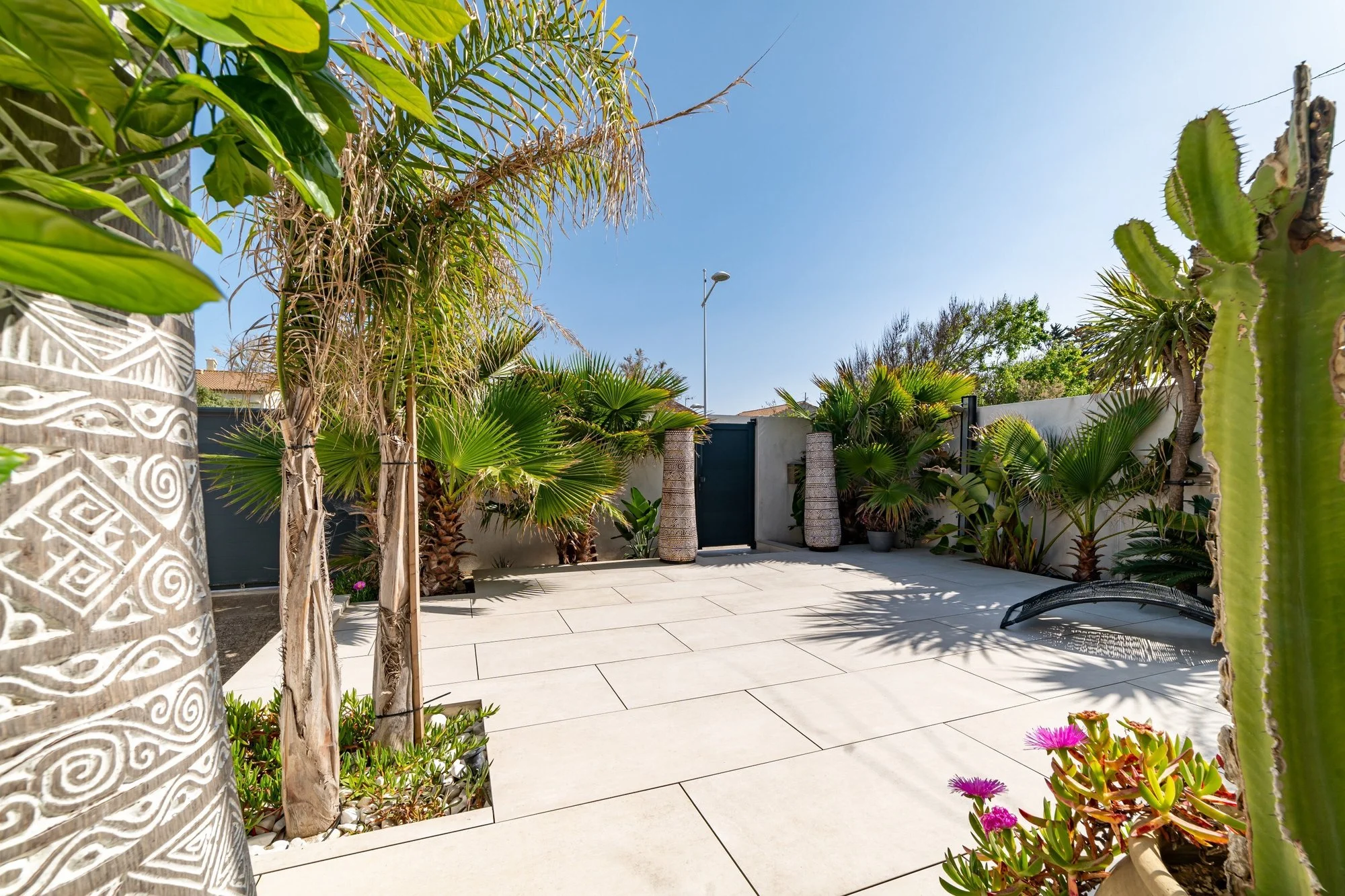 Exterior photo 3