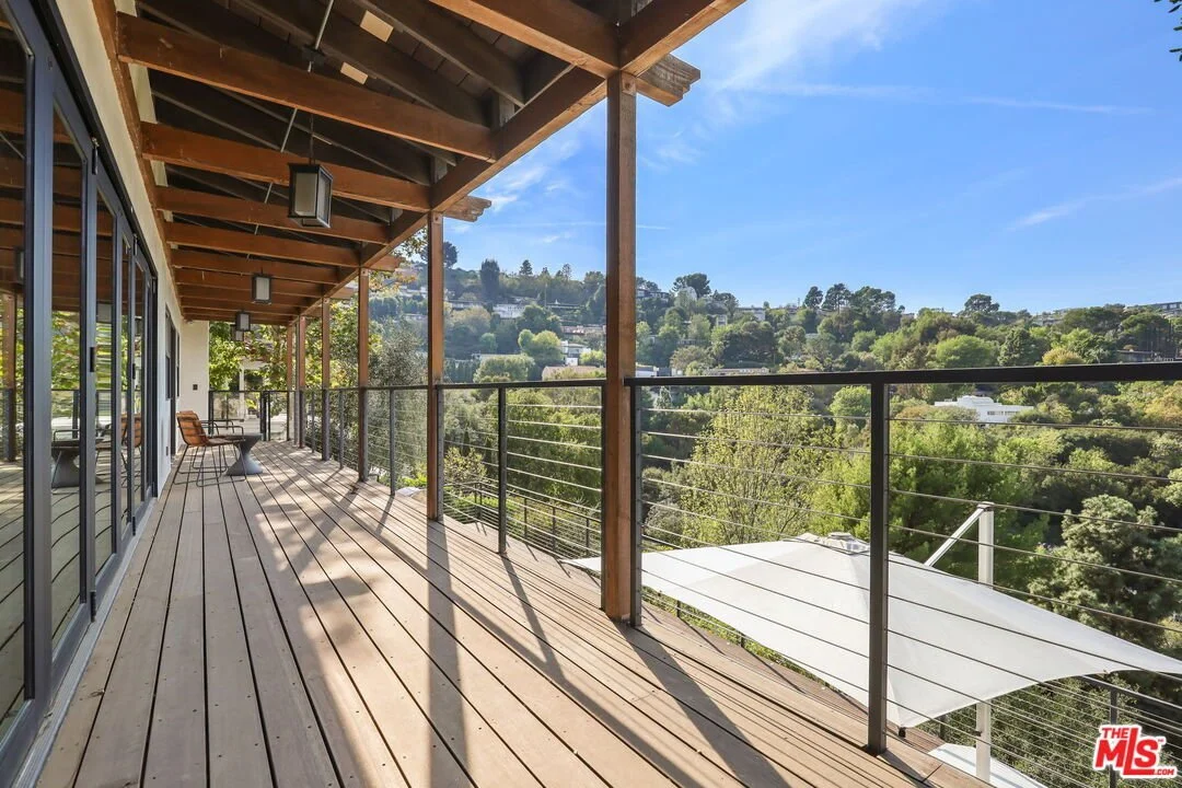 Exterior photo 7