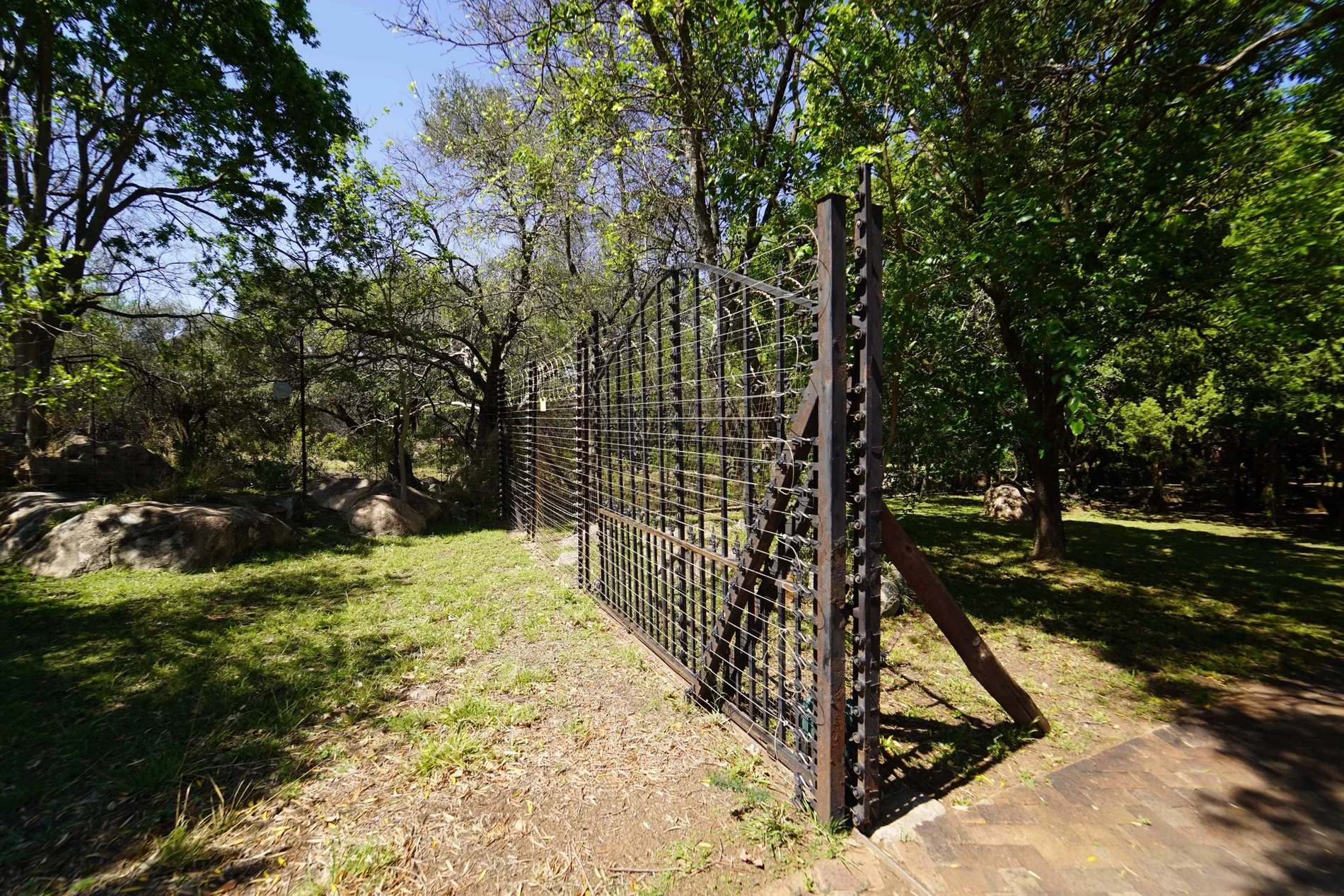 Exterior photo 4