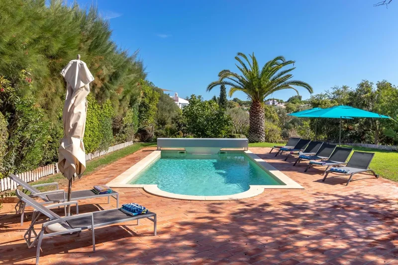 Large 4 bedroom family villa with heated swimming pool