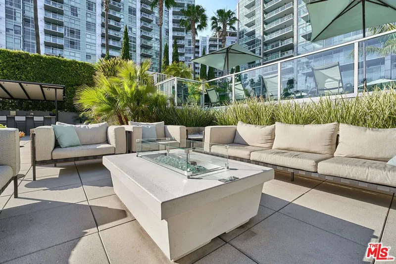 13650 Marina Pointe Drive 1009, Marina del Rey, California, United States. - Photo 22
