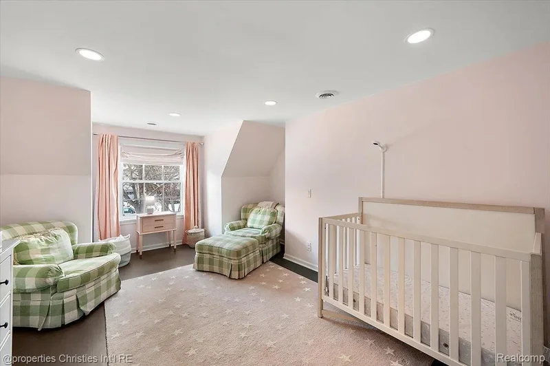 180 Pilgrim Avenue, Birmingham, Michigan, United States. - Photo 2
