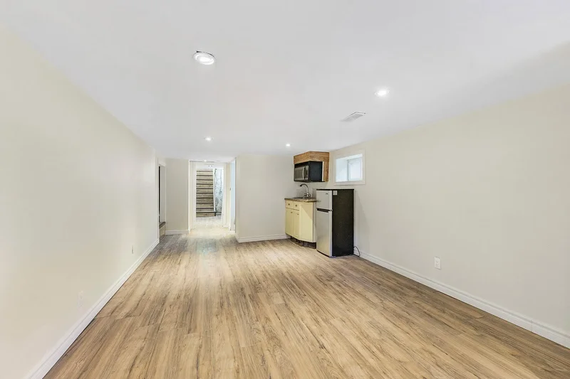 70 Dunraven Dr, Toronto, ON M6M 1H2, Toronto, Ontario, Canada. - Photo 7