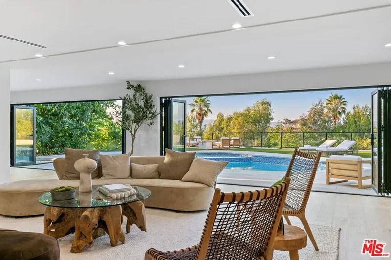 18101 Green Meadow Drive, Los Angeles, California, United States. - Photo 47
