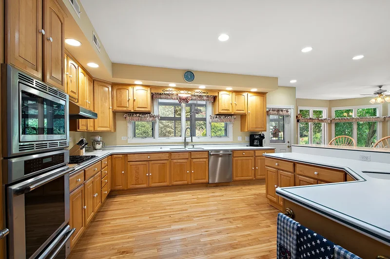 12444 Lake View Drive, Orland Park, IL 60467, Orland Park, Illinois, United States. - Photo 17