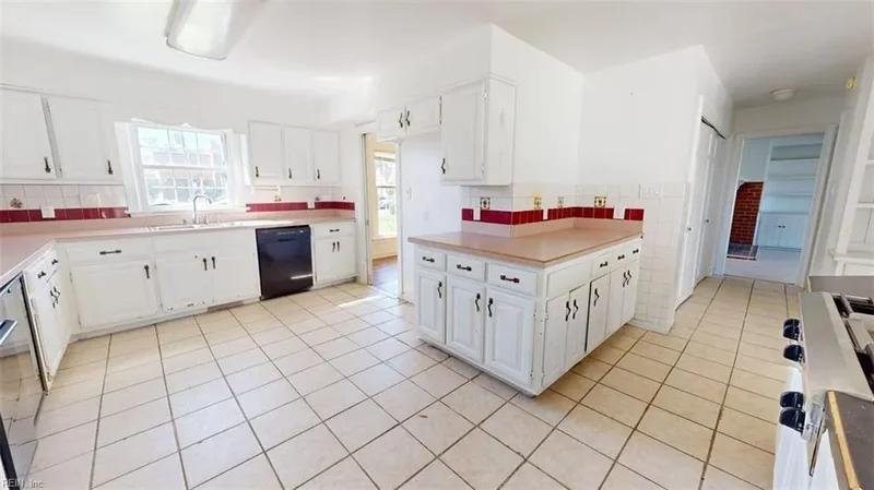 8 White House Dr, Poquoson, VA 23662, Poquoson, Virginia, United States. - Photo 18