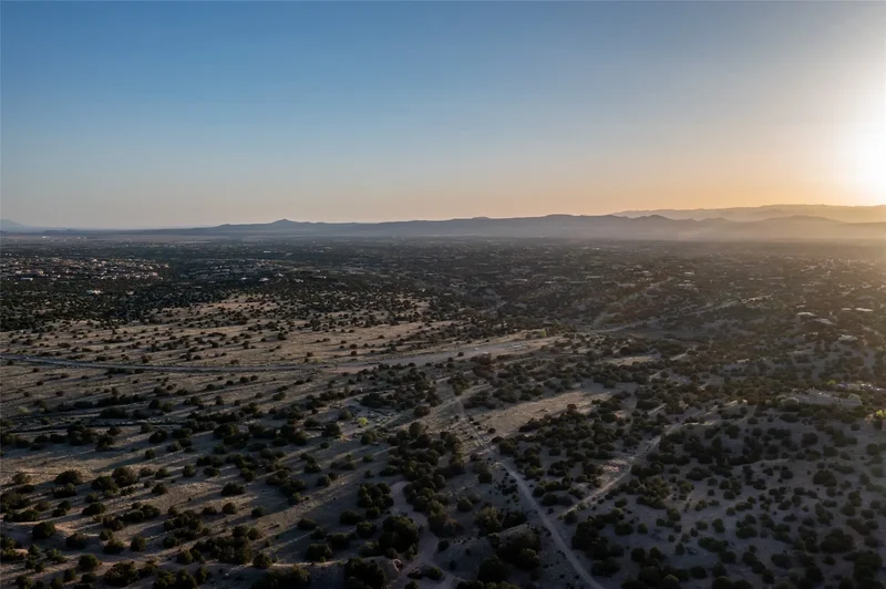 0 Camino La Tierra, Santa Fe, NM 87506, Santa Fe, New Mexico, United States. - Photo 16