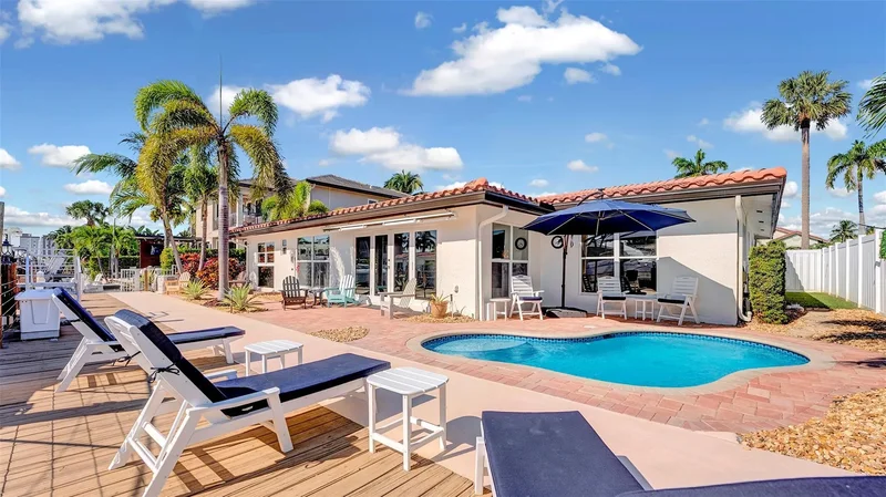 2524 SE 9th St, Hillsboro Beach, Florida, United States. - Photo 41