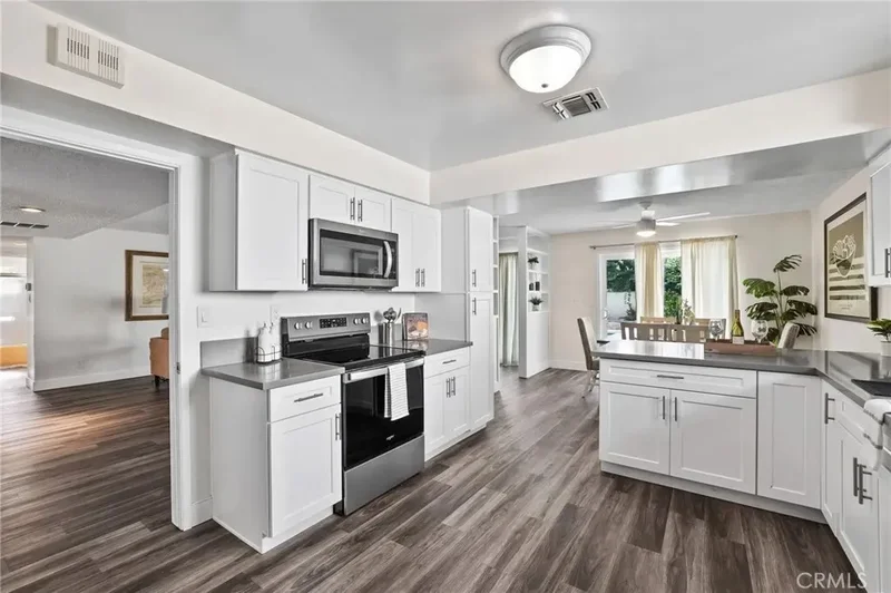 451 Margo, Signal Hill, California, United States. - Photo 22