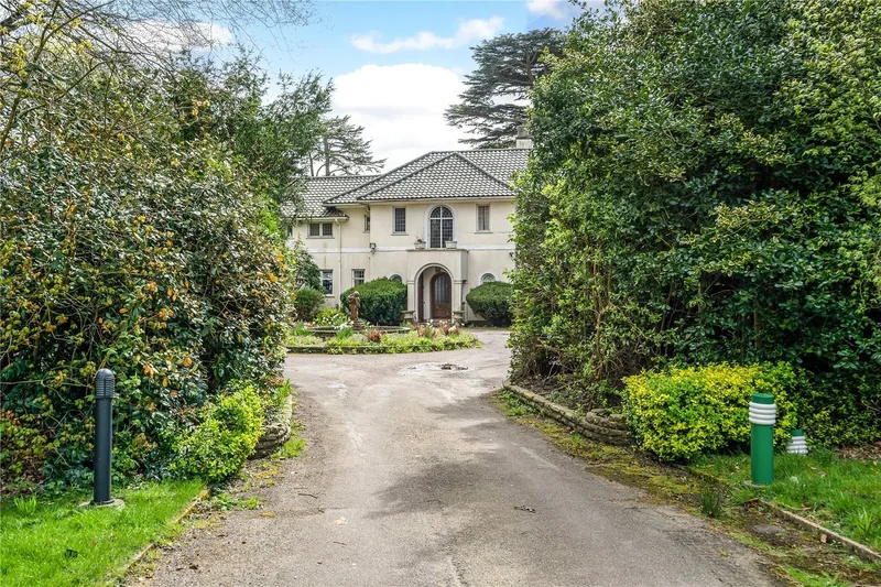 The Cedars, Stanmore Common, Stanmore, Elstree, England, United Kingdom. - Photo 2