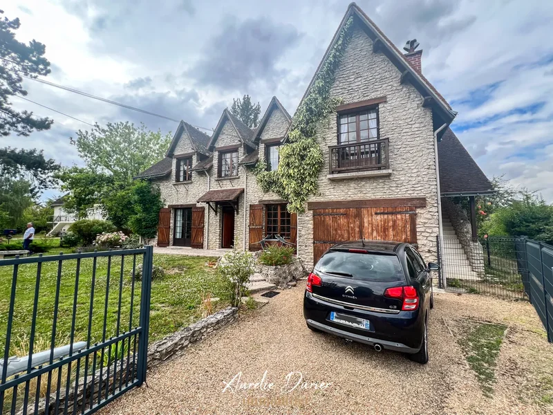 Saint-Avertin, Centre-Val de Loire, France. - Photo 2