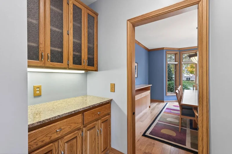 6993 Kenmare Drive, Bloomington, MN 55438, Minneapolis, Minnesota, United States. - Photo 15