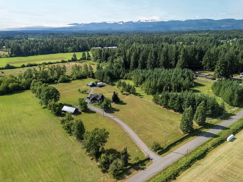 3713 Dove Creek Rd, Courtenay, British Columbia, Canada. - Photo 41