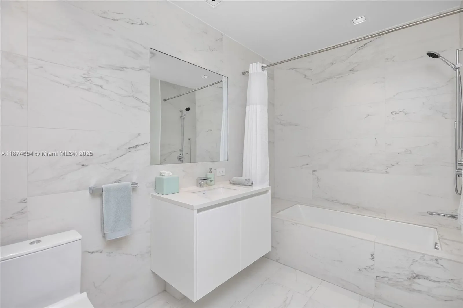 1000 Biscayne Blvd 3801, Miami, Florida, United States. - Photo 17