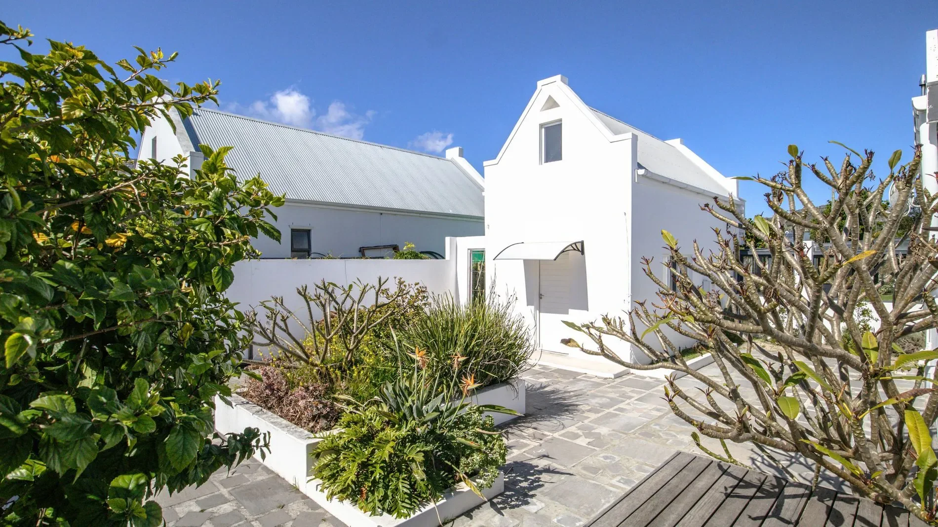 Exterior photo 11
