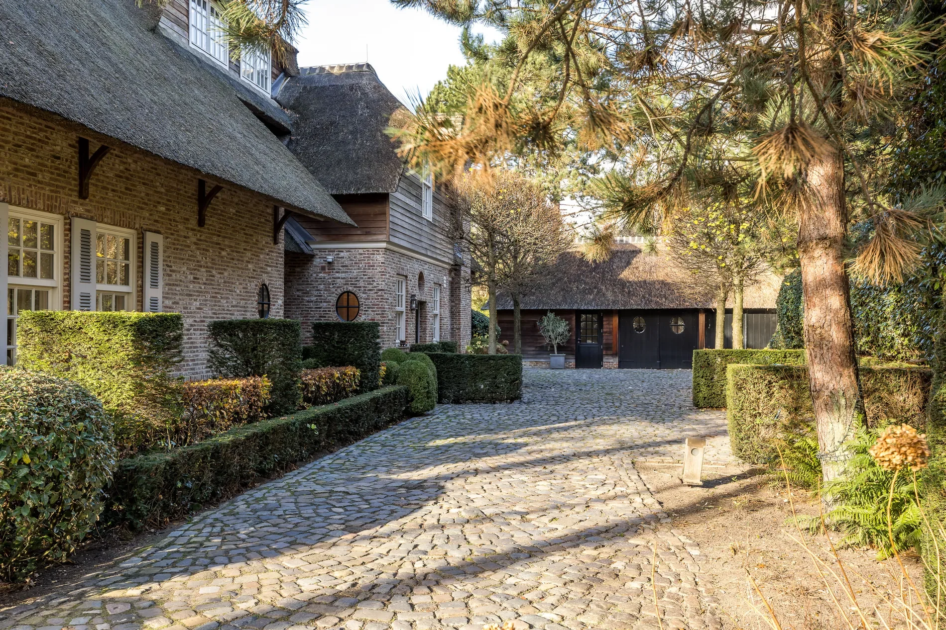 Exterior photo 3