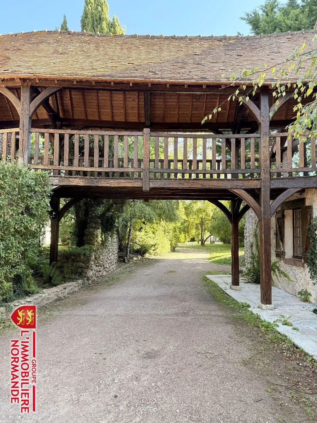 Exterior photo 9