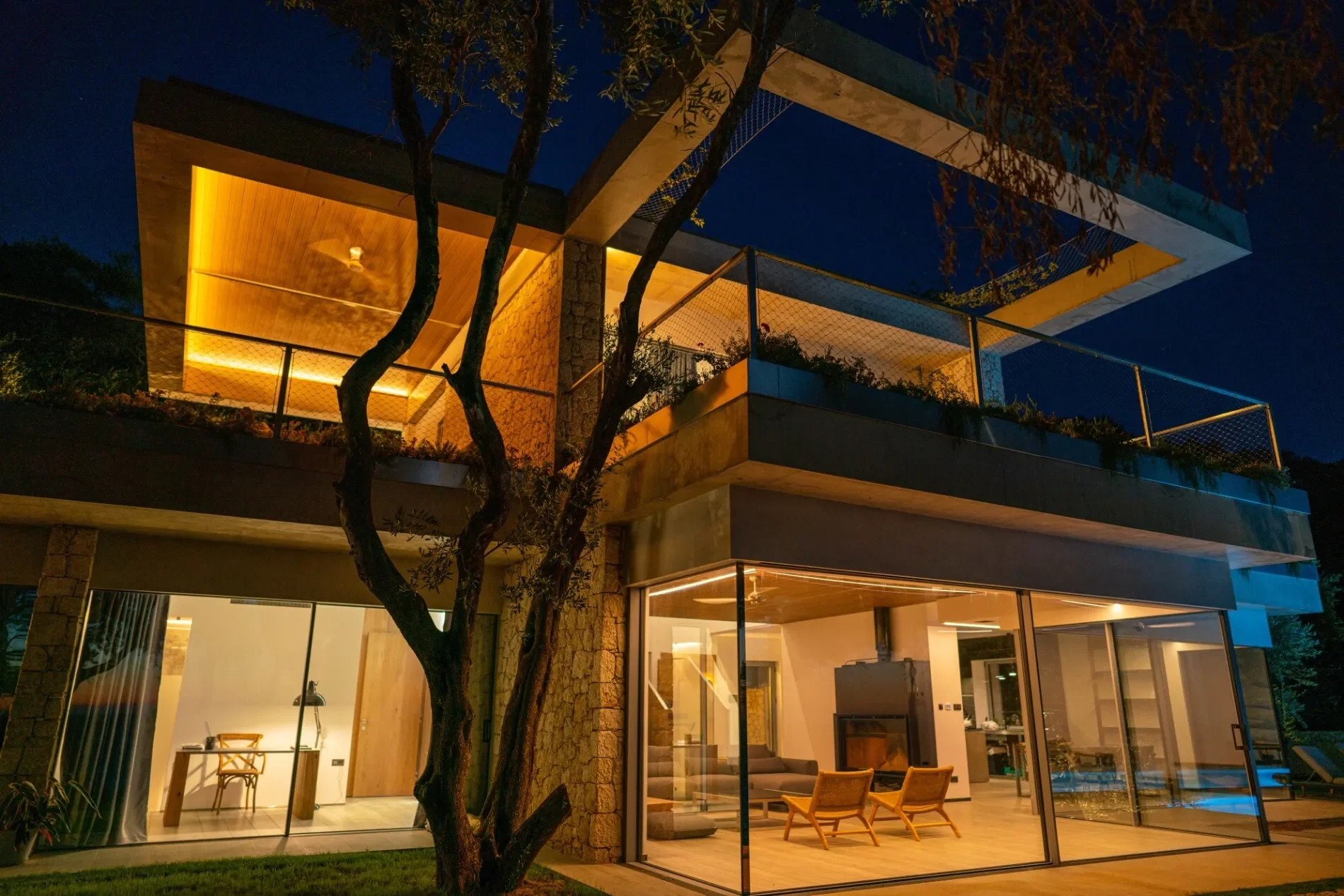 Exterior photo 4